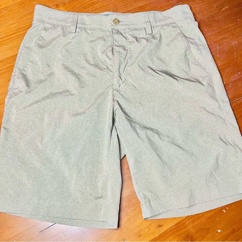 Men’s PGA Tour shorts manufactured for Perry Ellis. In excellent condition.